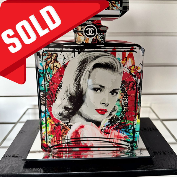 Faceted bottle I love Chanel Grace Kelly